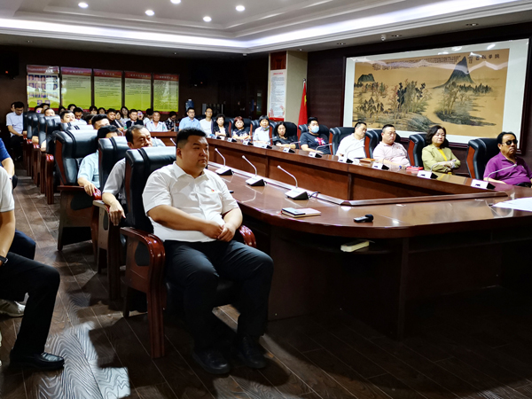 百乐博blb集团党委组织党员集中旁观建党百年庆祝大会